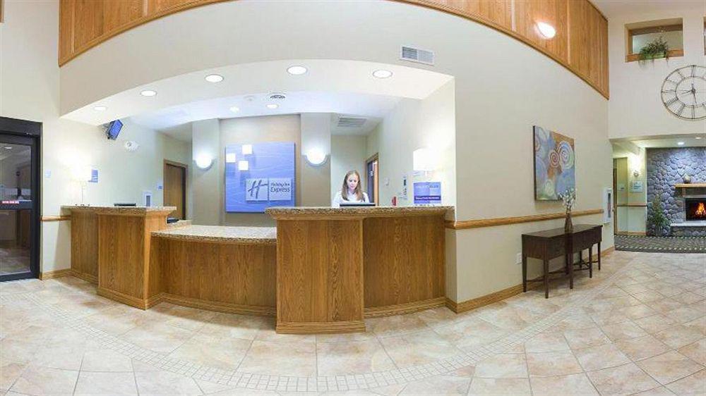 Holiday Inn Express Hotel & Suites Antigo By Ihg Esterno foto