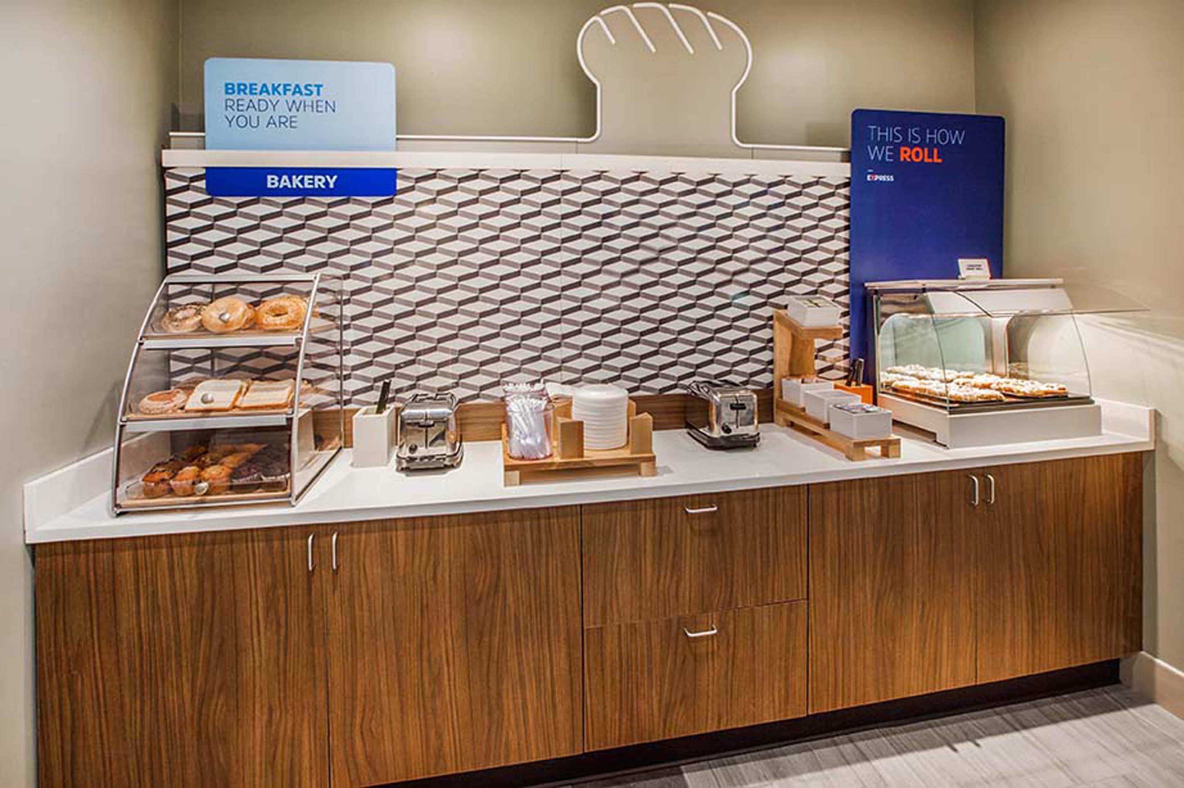 Holiday Inn Express Hotel & Suites Antigo By Ihg Esterno foto