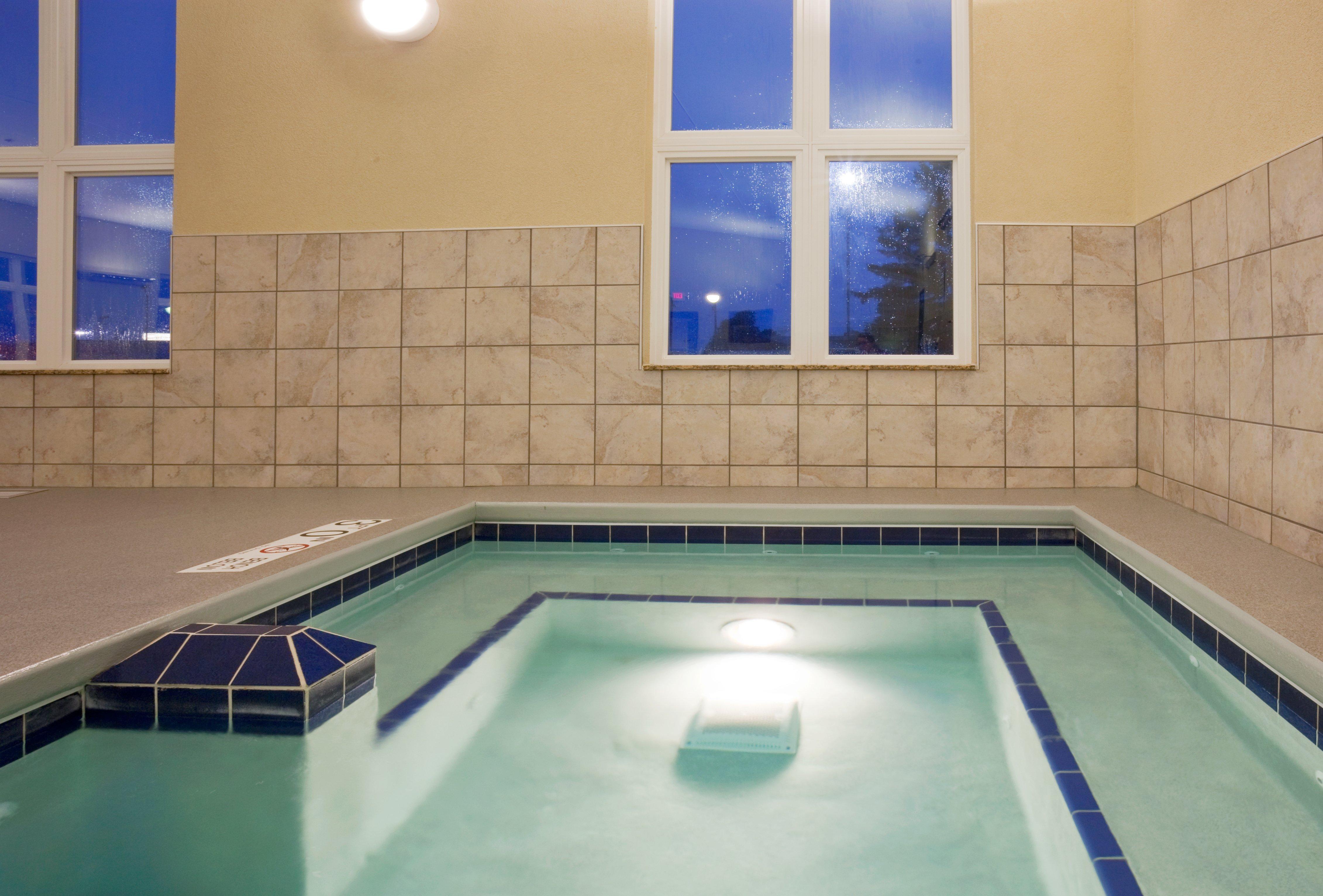 Holiday Inn Express Hotel & Suites Antigo By Ihg Esterno foto