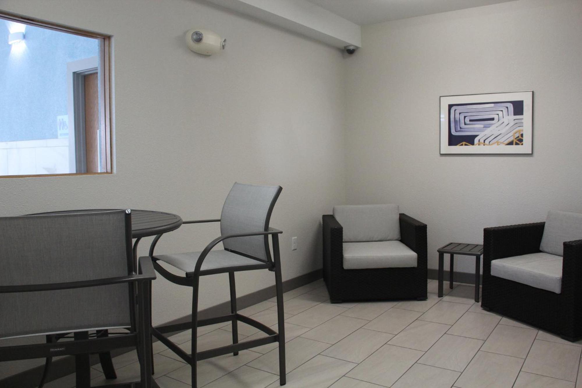 Holiday Inn Express Hotel & Suites Antigo By Ihg Esterno foto