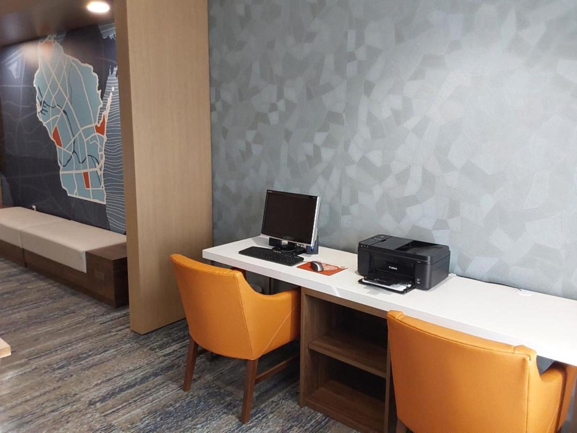 Holiday Inn Express Hotel & Suites Antigo By Ihg Esterno foto