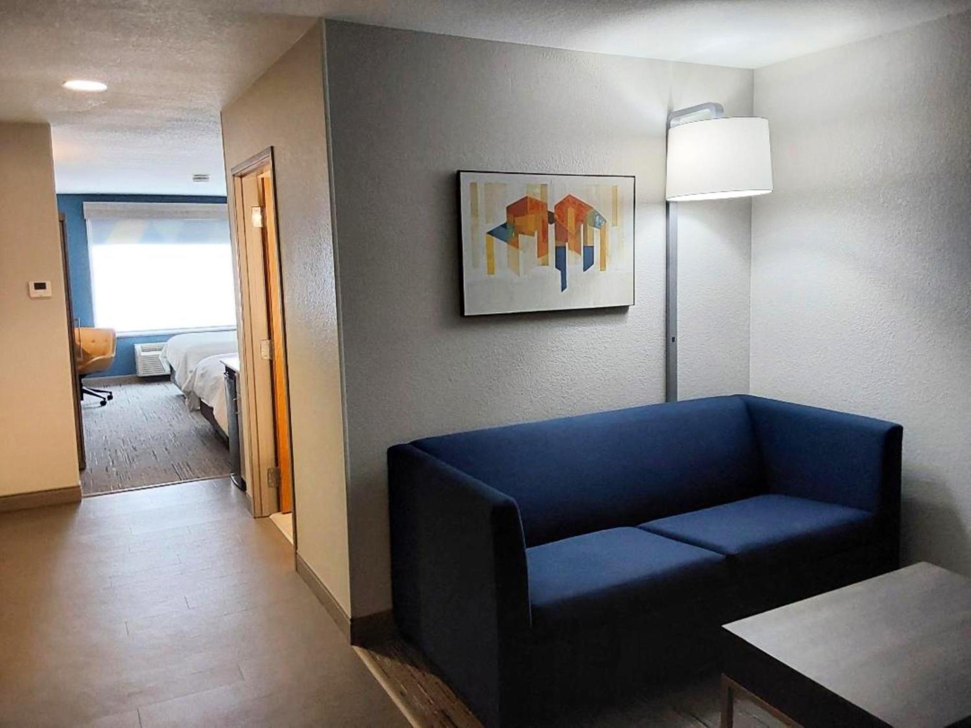 Holiday Inn Express Hotel & Suites Antigo By Ihg Esterno foto