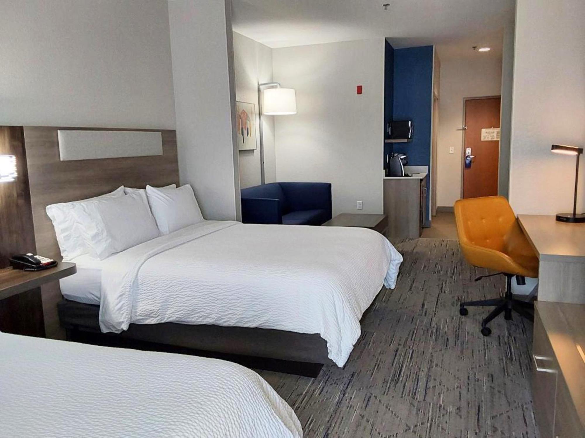 Holiday Inn Express Hotel & Suites Antigo By Ihg Esterno foto