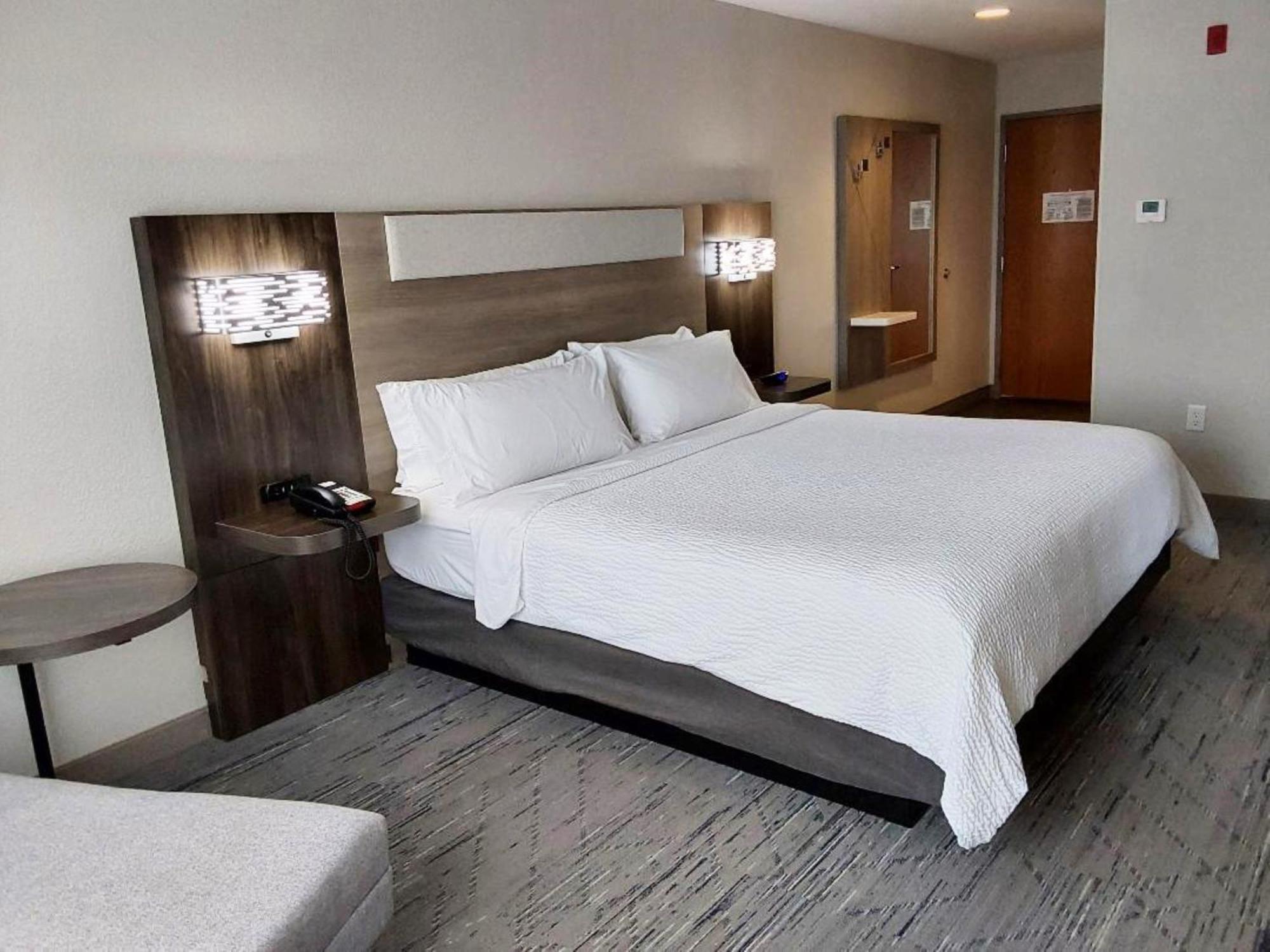 Holiday Inn Express Hotel & Suites Antigo By Ihg Esterno foto