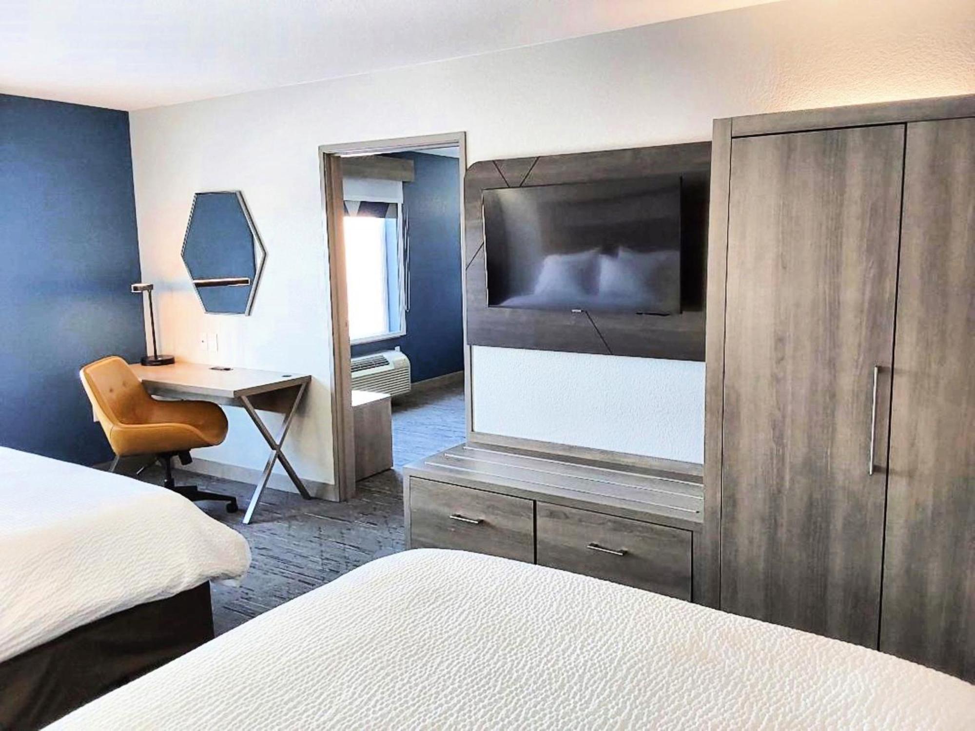 Holiday Inn Express Hotel & Suites Antigo By Ihg Esterno foto