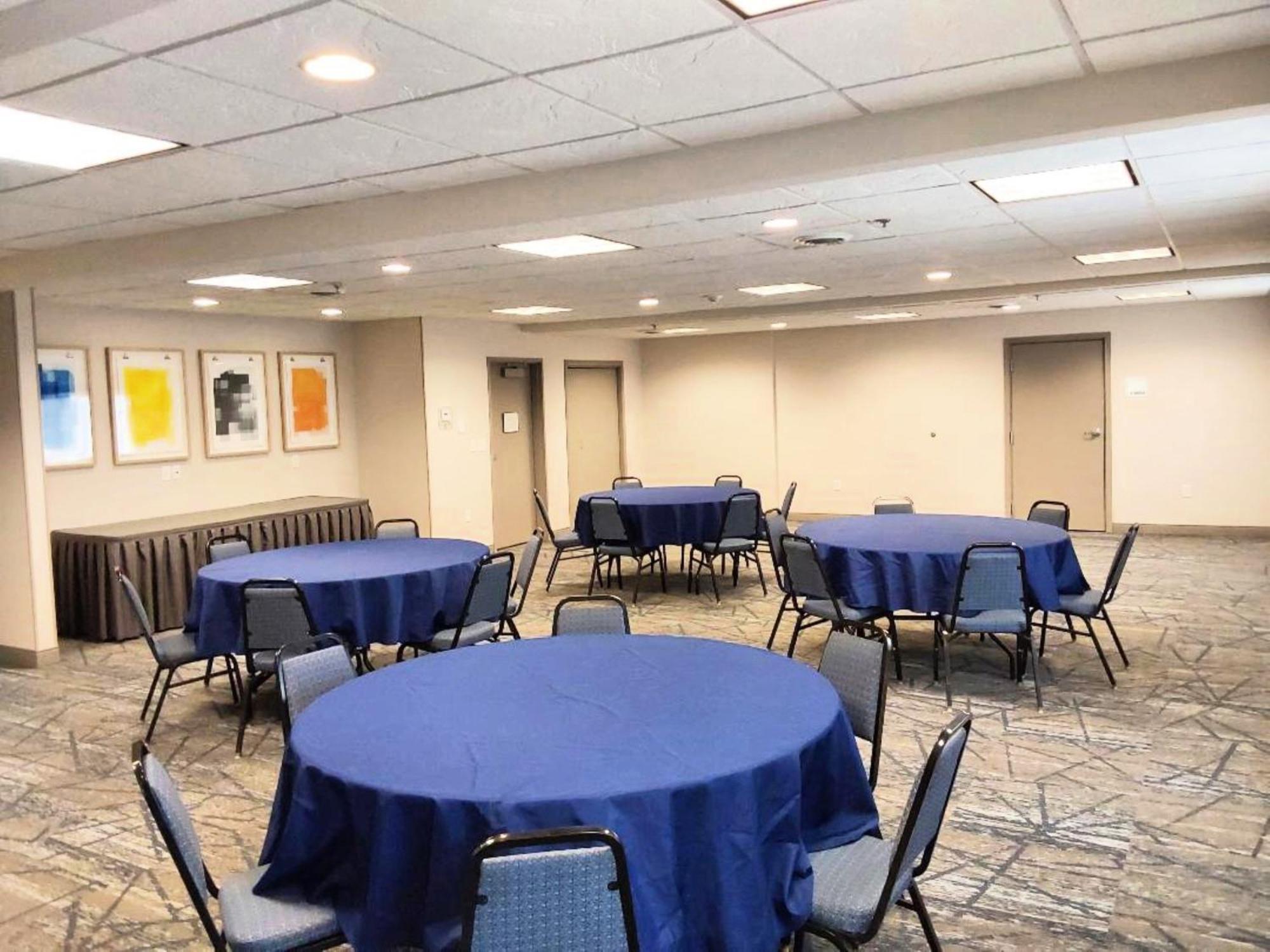 Holiday Inn Express Hotel & Suites Antigo By Ihg Esterno foto