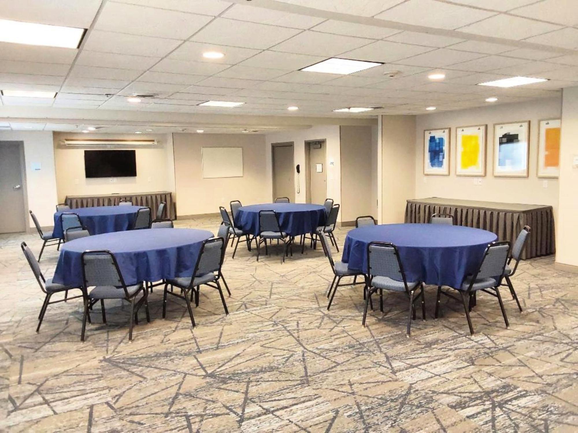 Holiday Inn Express Hotel & Suites Antigo By Ihg Esterno foto