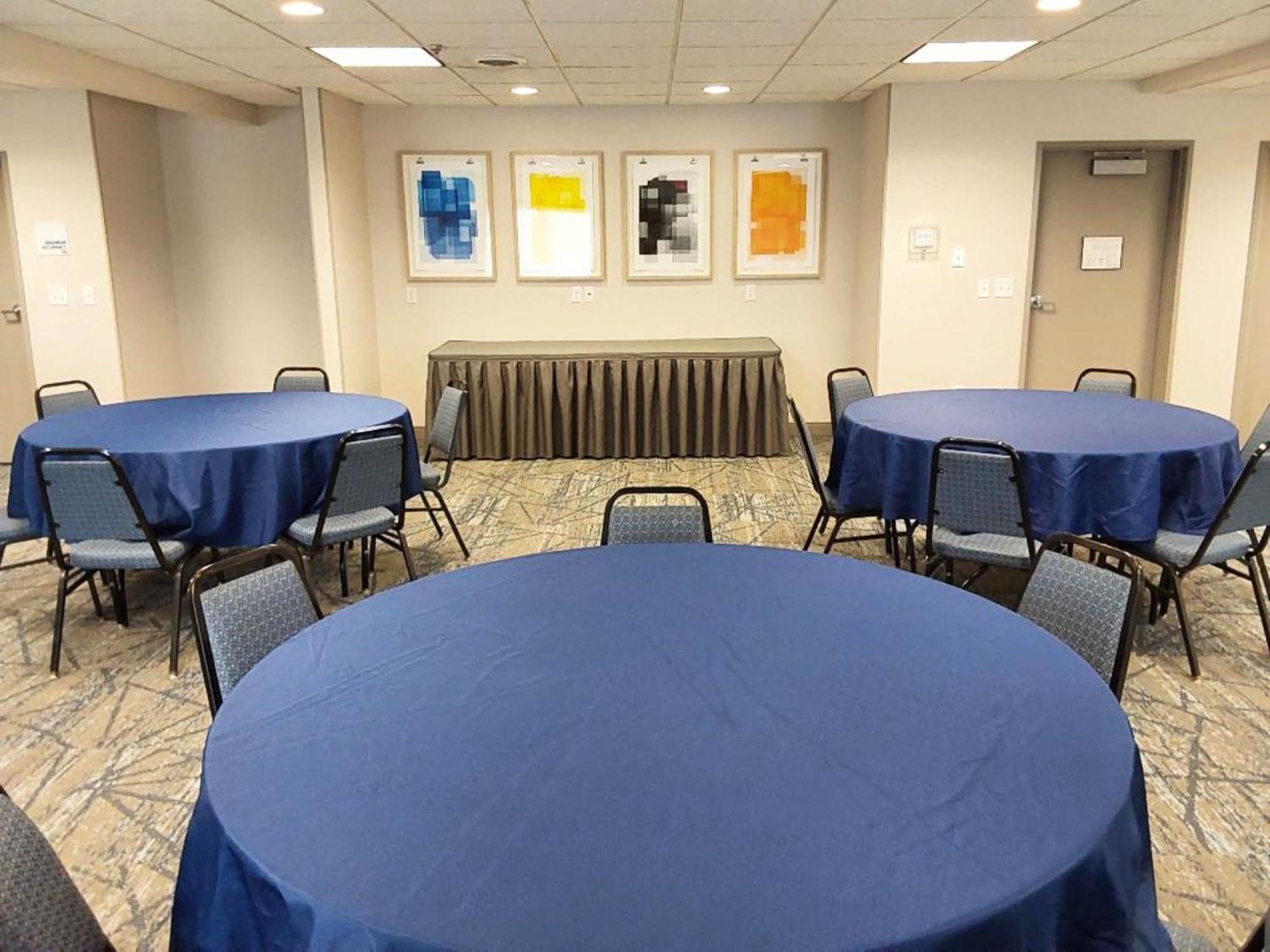 Holiday Inn Express Hotel & Suites Antigo By Ihg Esterno foto