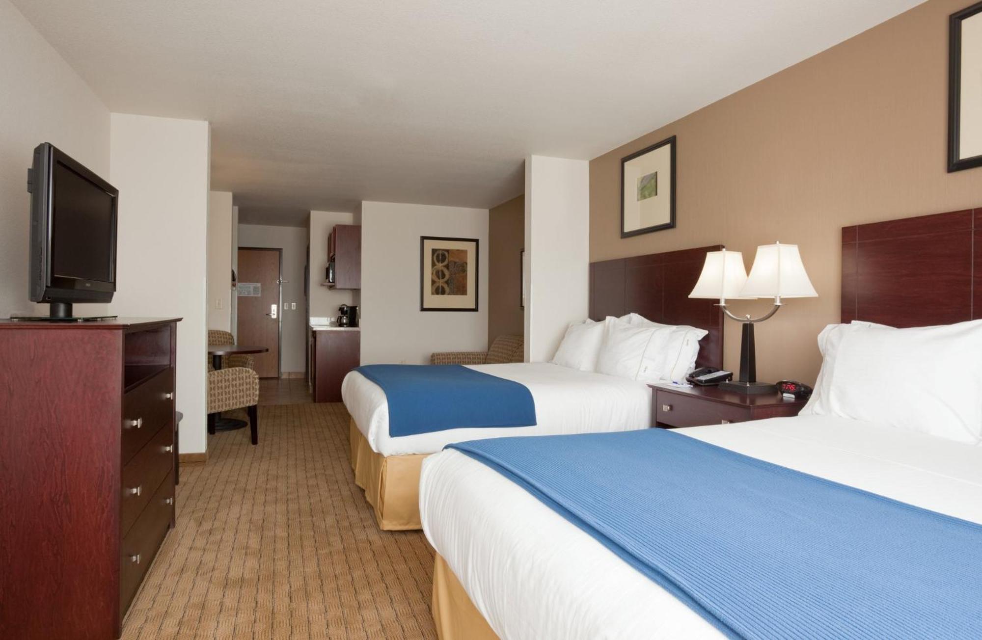 Holiday Inn Express Hotel & Suites Antigo By Ihg Esterno foto