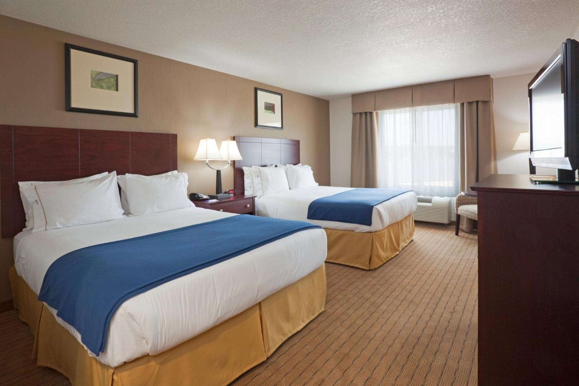 Holiday Inn Express Hotel & Suites Antigo By Ihg Esterno foto