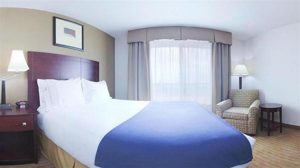 Holiday Inn Express Hotel & Suites Antigo By Ihg Esterno foto