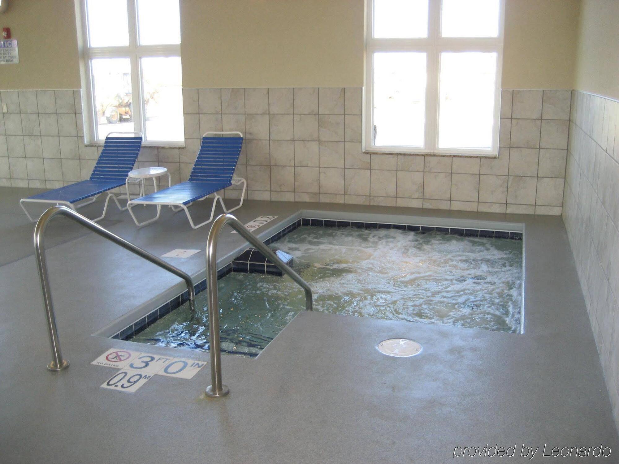 Holiday Inn Express Hotel & Suites Antigo By Ihg Esterno foto