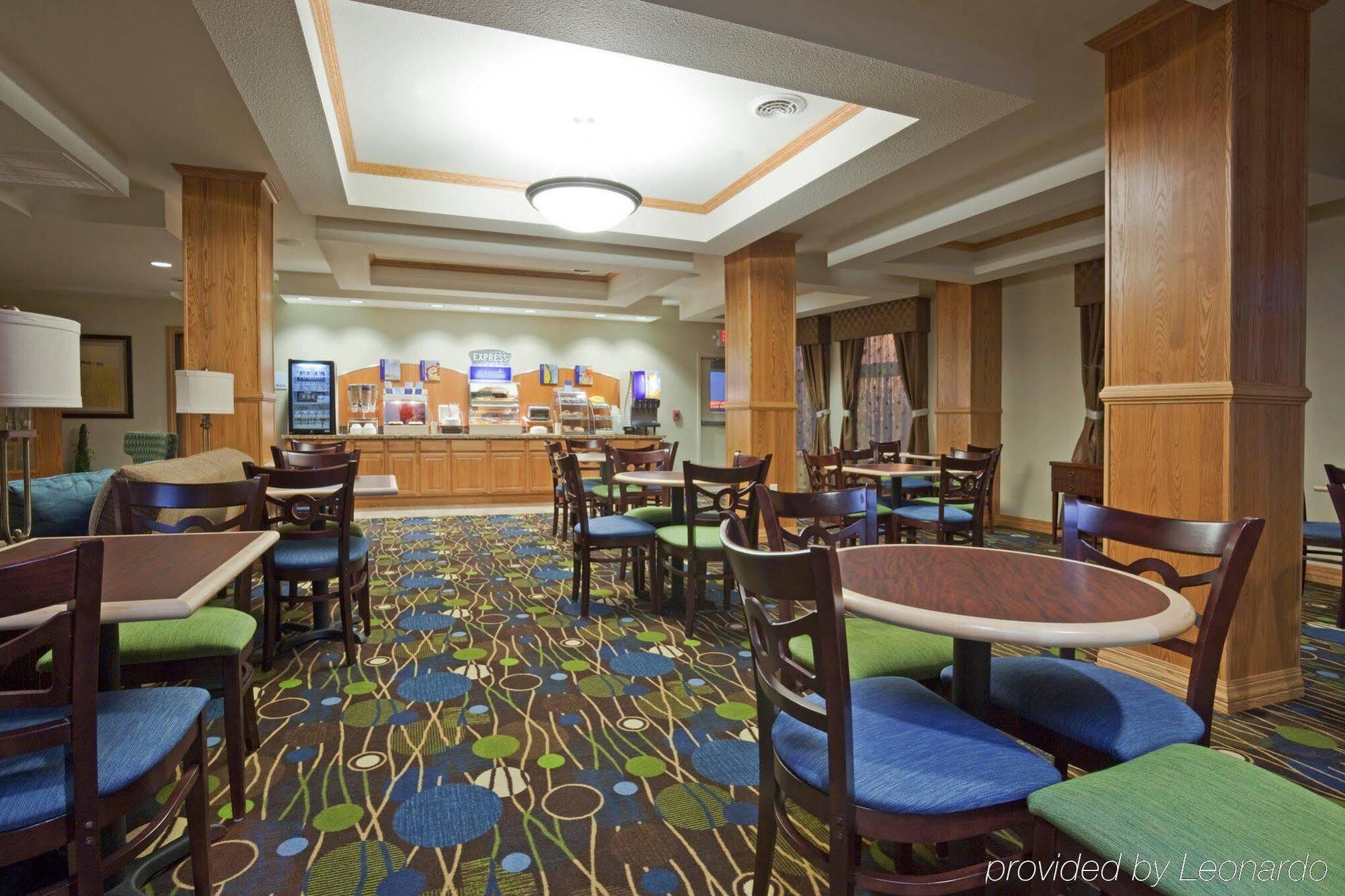 Holiday Inn Express Hotel & Suites Antigo By Ihg Esterno foto