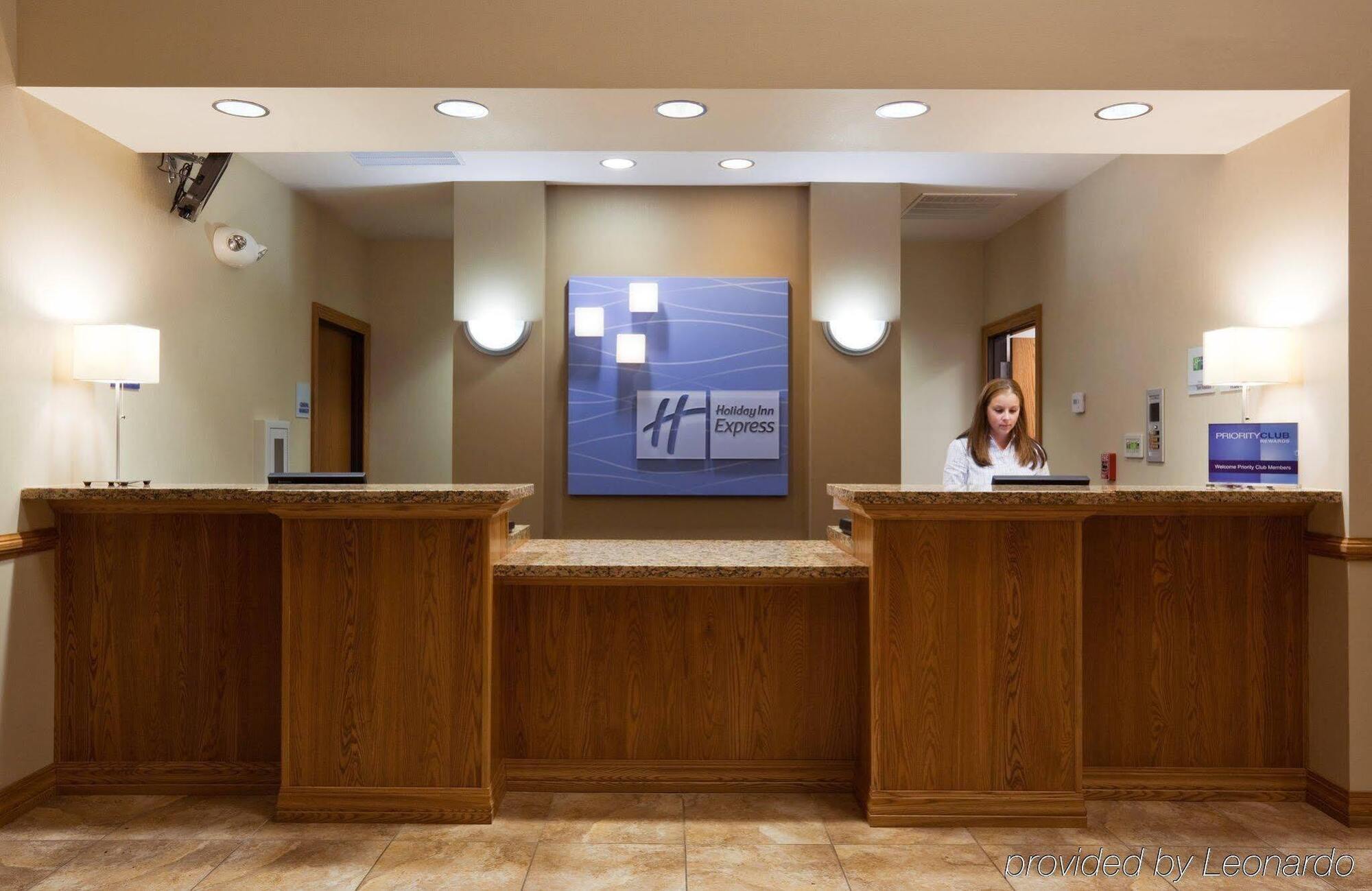 Holiday Inn Express Hotel & Suites Antigo By Ihg Esterno foto